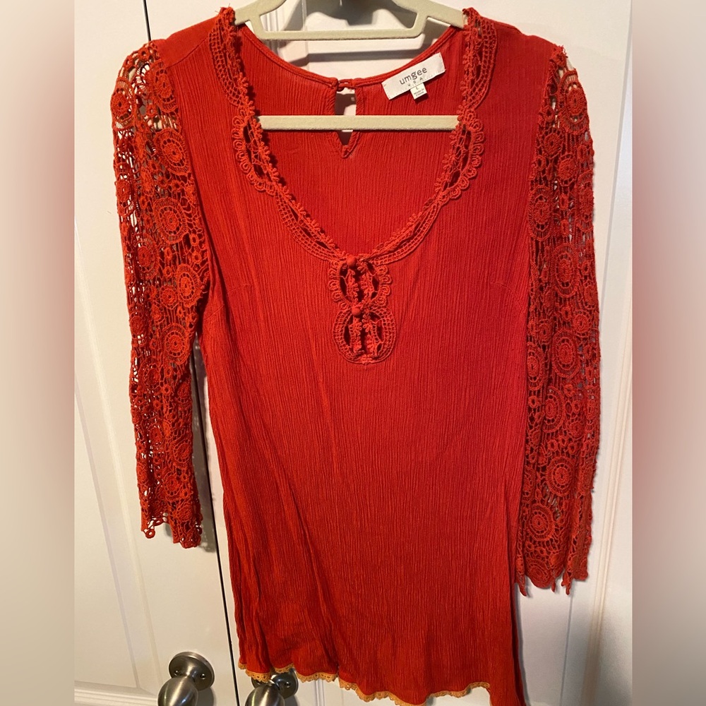 Umgee Pullover Tunic Orange Embroidered Sleeves and Neckline Sz L
